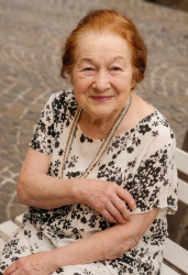 Necrologio di Irene Ceccolini. I funerali avranno luogo Sabato 23 Maggio  alle ore 15,30